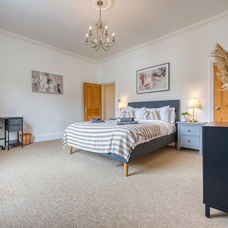 2 Bed Stunning Chic Modern Spacious Apt, Ocean Village, Southampton - Plenty Of Parking - By Blue Puffin Stays Zewnętrze zdjęcie