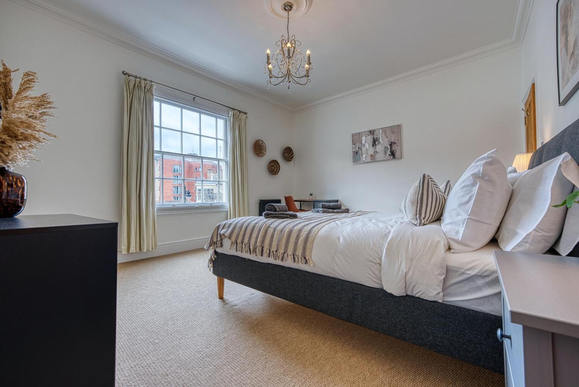 2 Bed Stunning Chic Modern Spacious Apt, Ocean Village, Southampton - Plenty Of Parking - By Blue Puffin Stays Zewnętrze zdjęcie