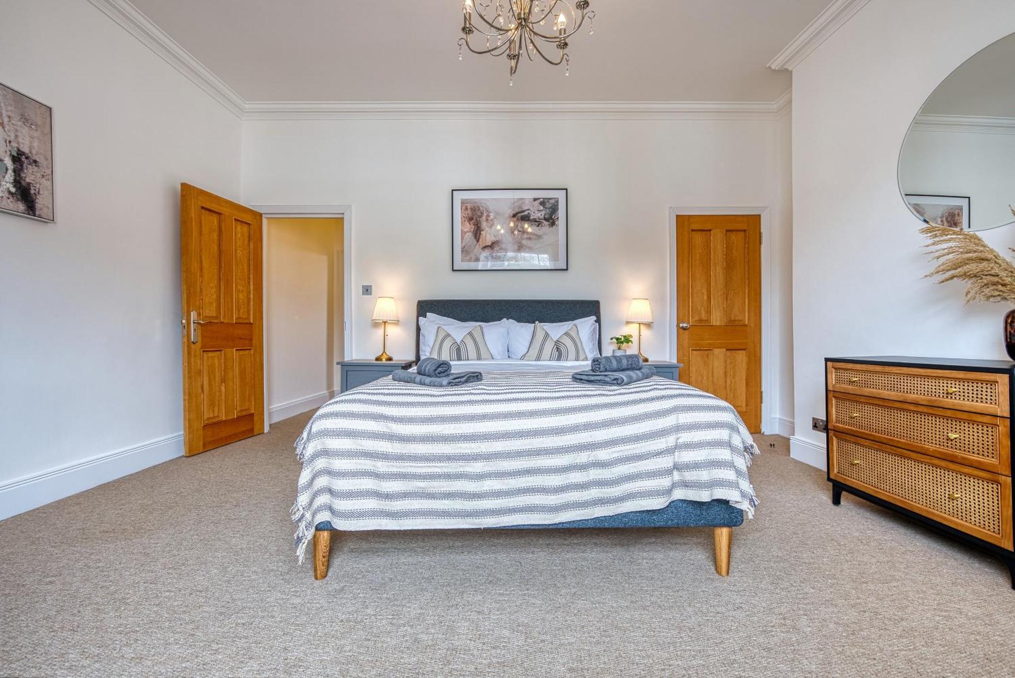 2 Bed Stunning Chic Modern Spacious Apt, Ocean Village, Southampton - Plenty Of Parking - By Blue Puffin Stays Zewnętrze zdjęcie