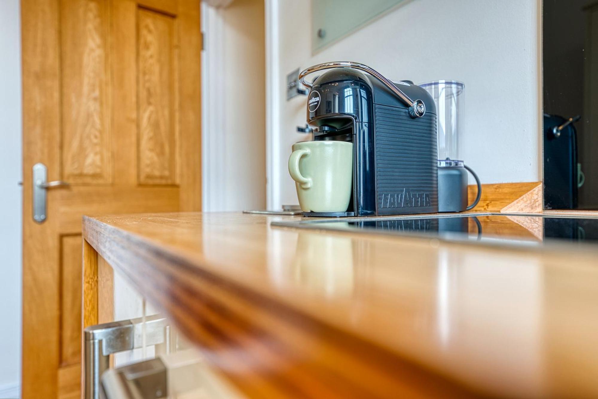 2 Bed Stunning Chic Modern Spacious Apt, Ocean Village, Southampton - Plenty Of Parking - By Blue Puffin Stays Zewnętrze zdjęcie