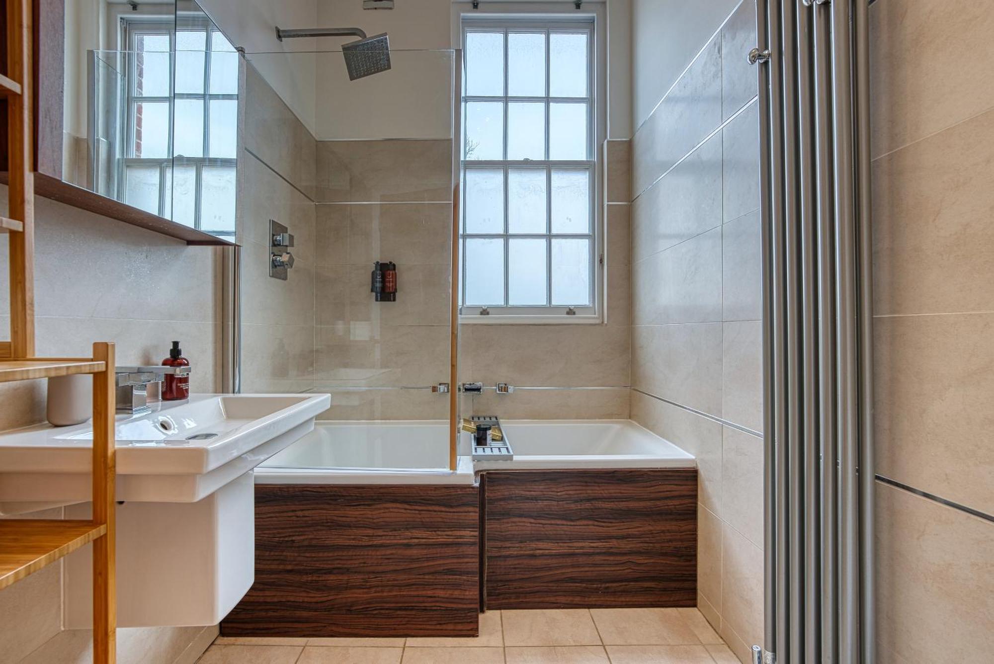 2 Bed Stunning Chic Modern Spacious Apt, Ocean Village, Southampton - Plenty Of Parking - By Blue Puffin Stays Zewnętrze zdjęcie