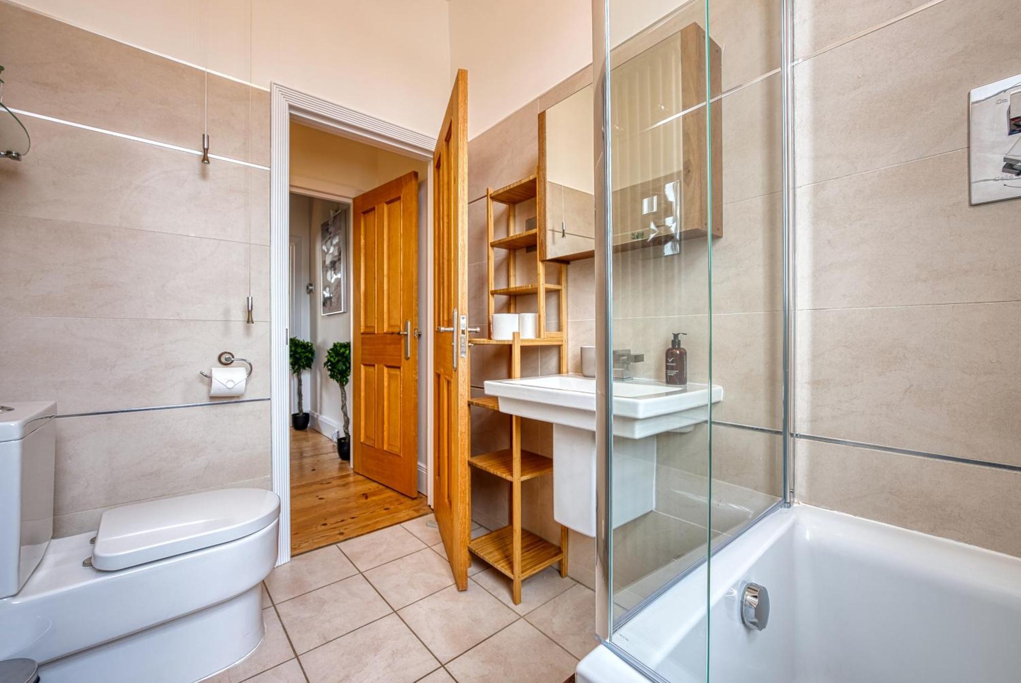 2 Bed Stunning Chic Modern Spacious Apt, Ocean Village, Southampton - Plenty Of Parking - By Blue Puffin Stays Zewnętrze zdjęcie