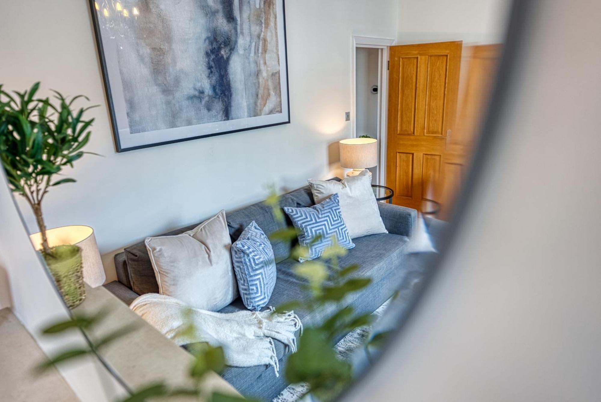 2 Bed Stunning Chic Modern Spacious Apt, Ocean Village, Southampton - Plenty Of Parking - By Blue Puffin Stays Zewnętrze zdjęcie