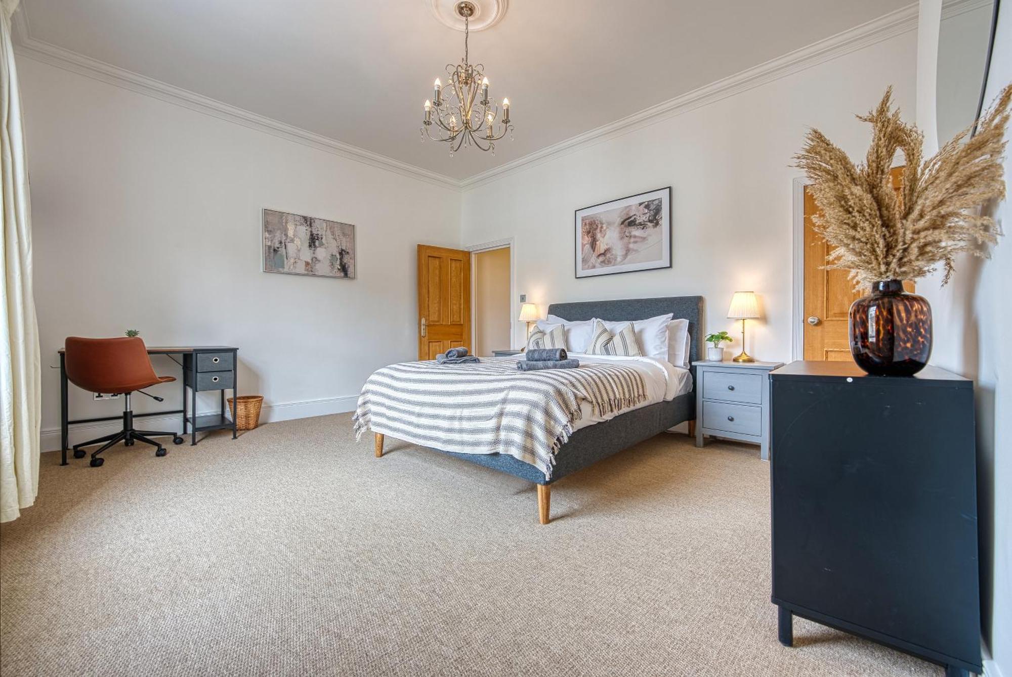 2 Bed Stunning Chic Modern Spacious Apt, Ocean Village, Southampton - Plenty Of Parking - By Blue Puffin Stays Zewnętrze zdjęcie