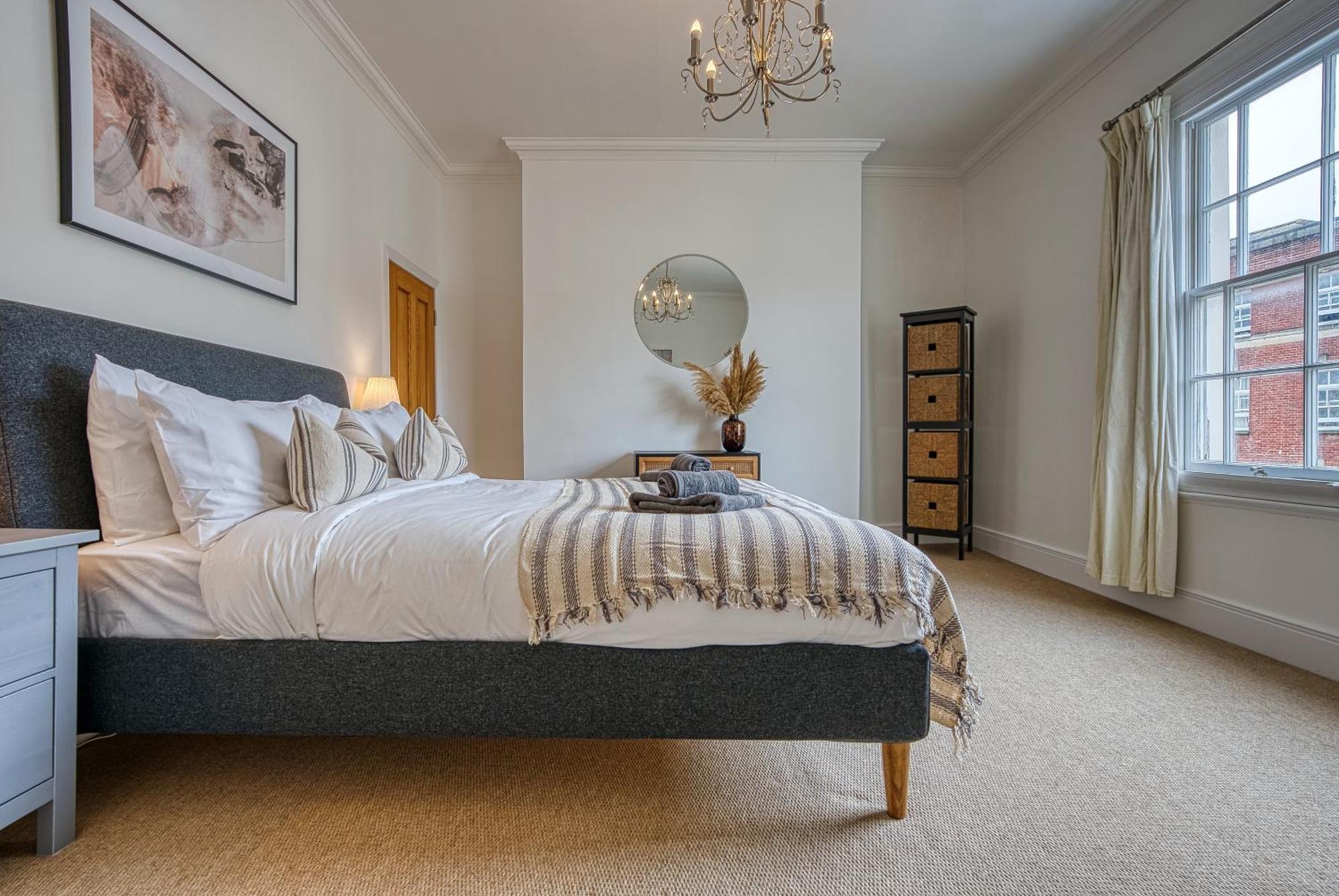 2 Bed Stunning Chic Modern Spacious Apt, Ocean Village, Southampton - Plenty Of Parking - By Blue Puffin Stays Zewnętrze zdjęcie