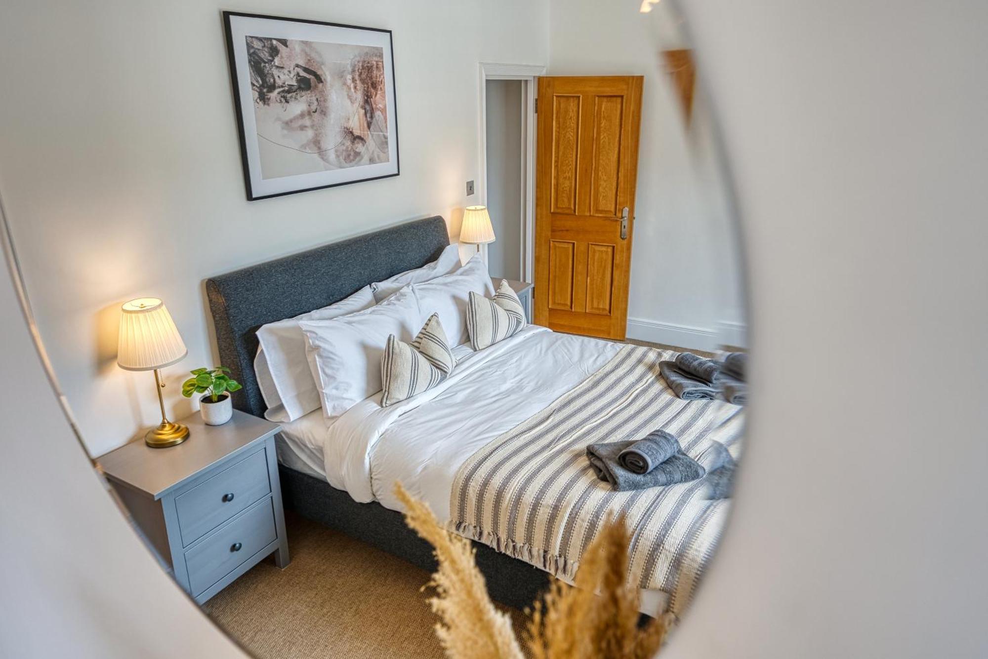 2 Bed Stunning Chic Modern Spacious Apt, Ocean Village, Southampton - Plenty Of Parking - By Blue Puffin Stays Zewnętrze zdjęcie